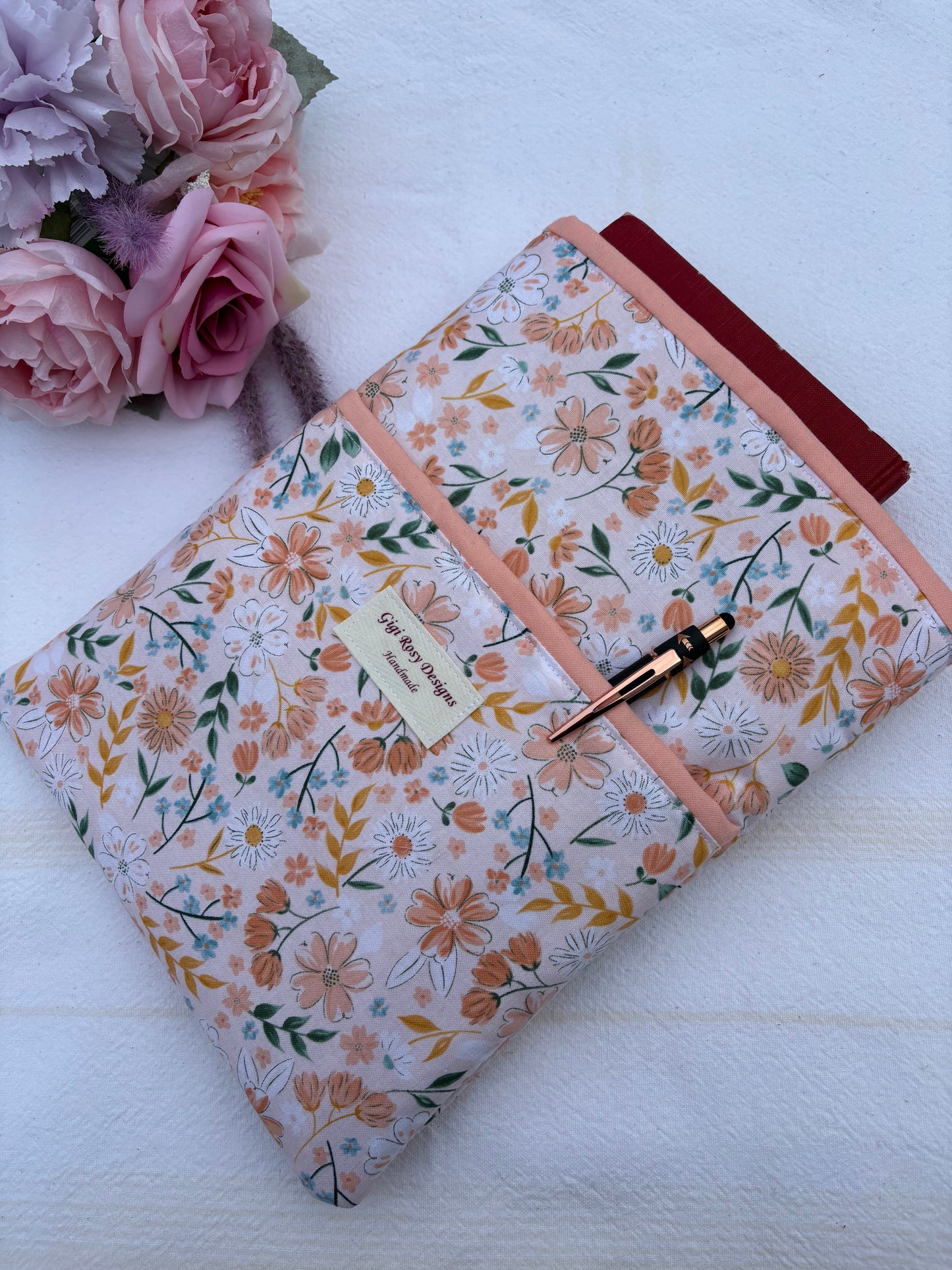 Book sleeve with pockets / Book pouch with pockets