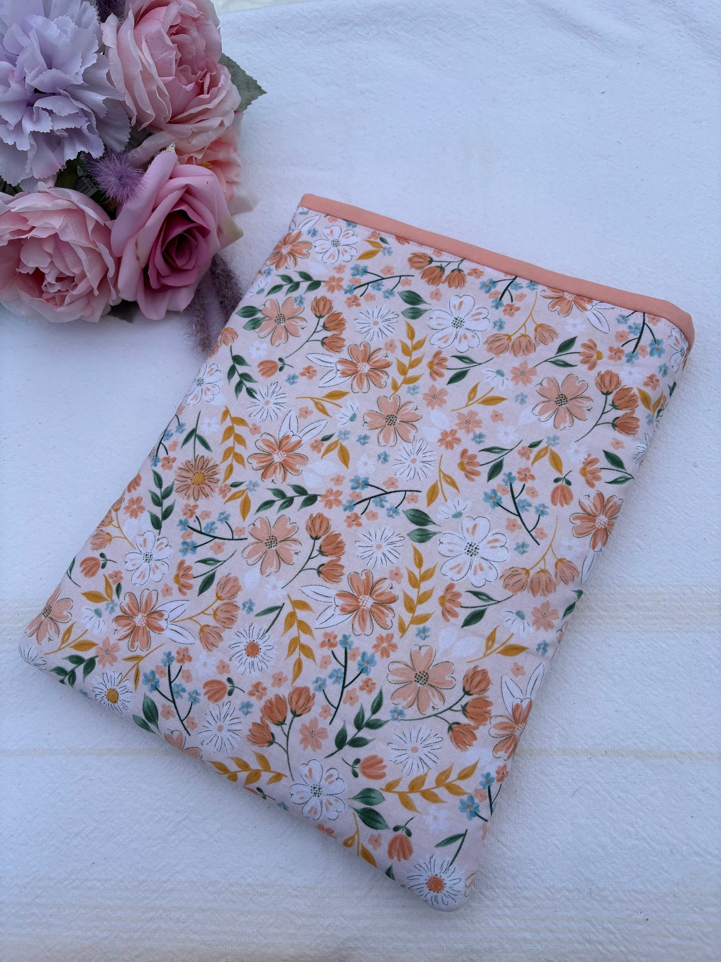 Book sleeve with pockets / Book pouch with pockets