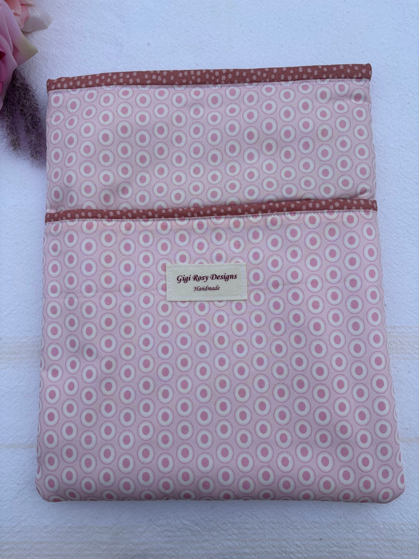 Book sleeve with pockets / Book pouch with pockets