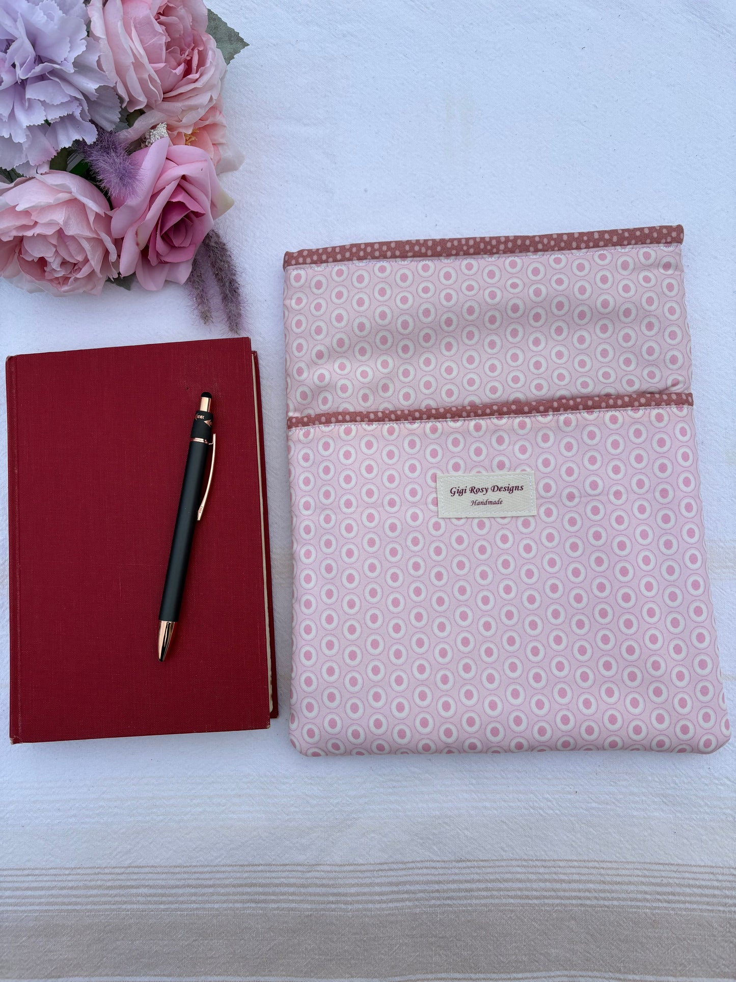 Book sleeve with pockets / Book pouch with pockets