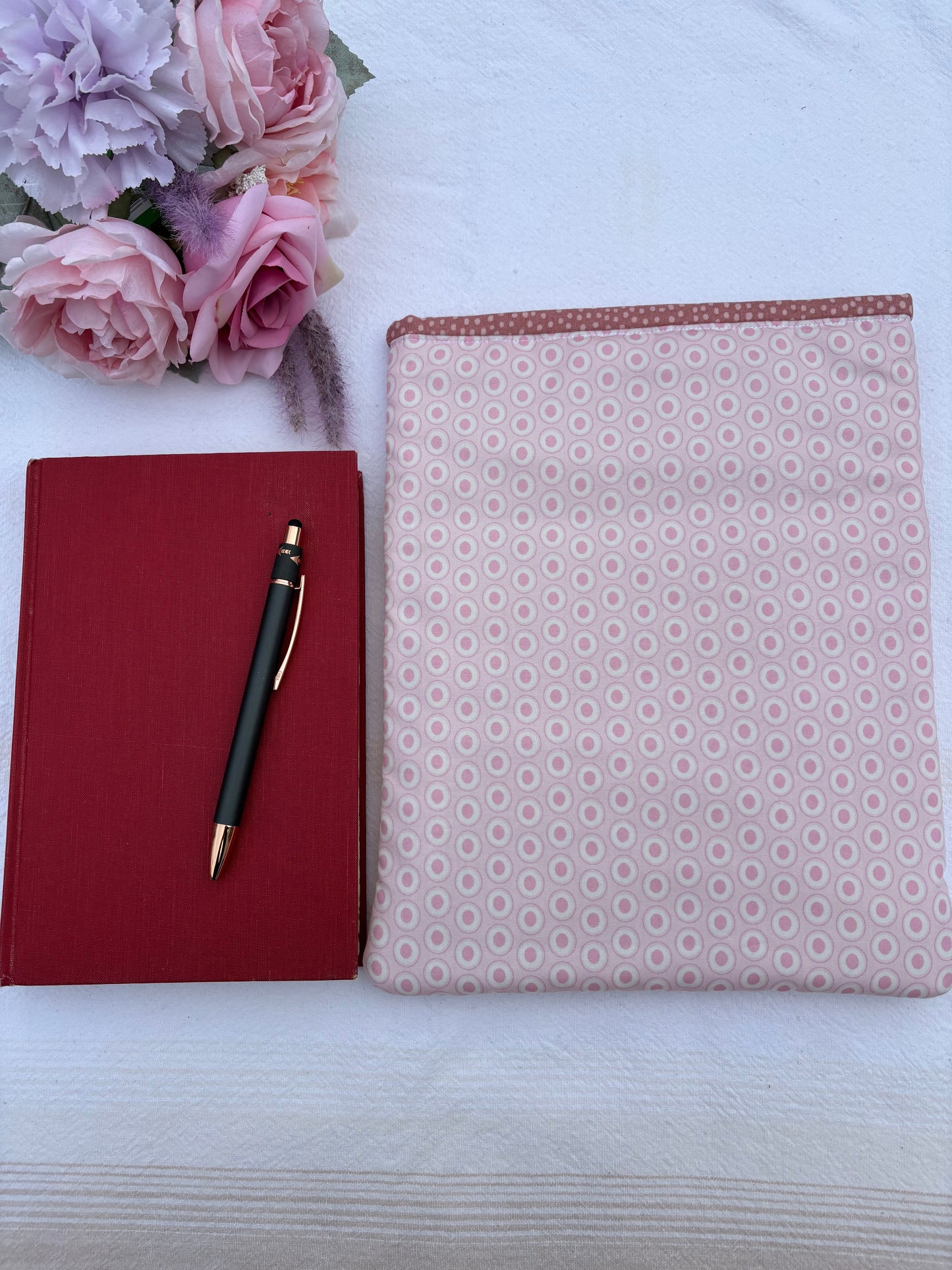 Book sleeve with pockets / Book pouch with pockets