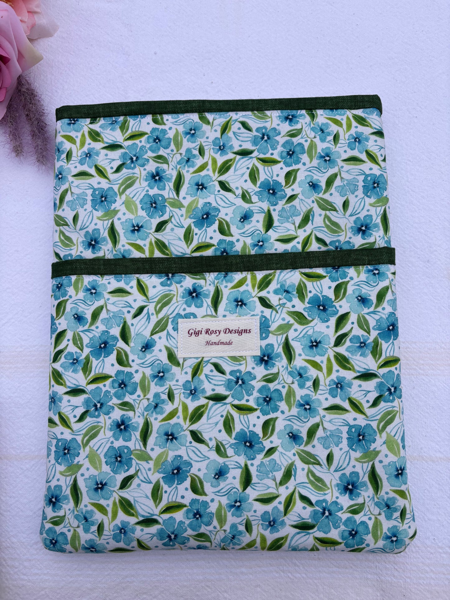Book sleeve with pockets / Book pouch with pockets