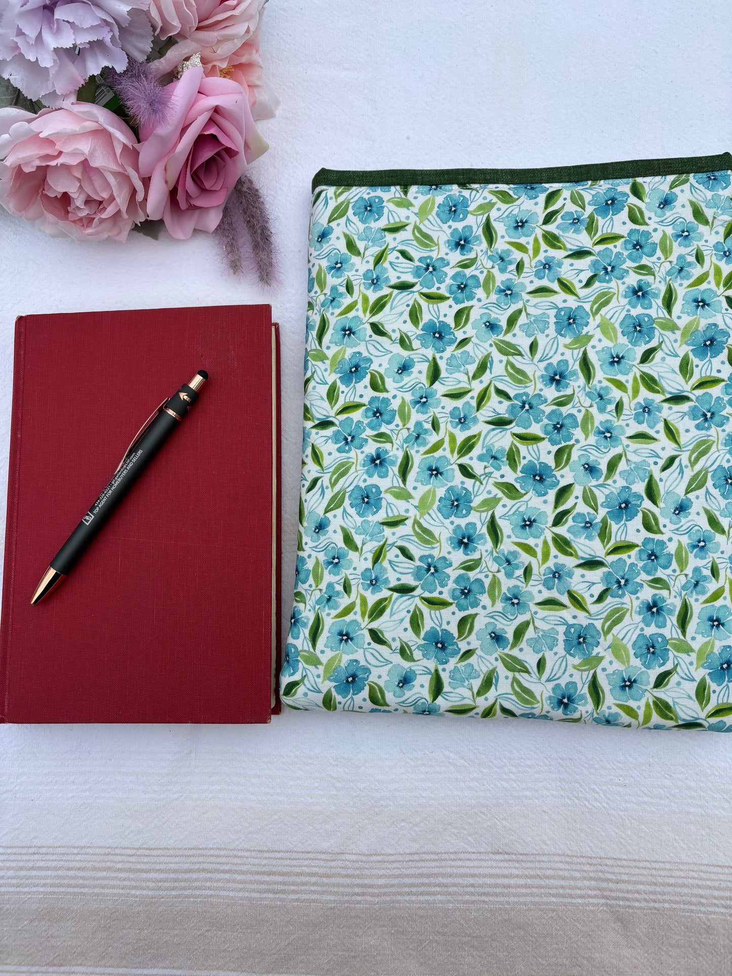 Book sleeve with pockets / Book pouch with pockets