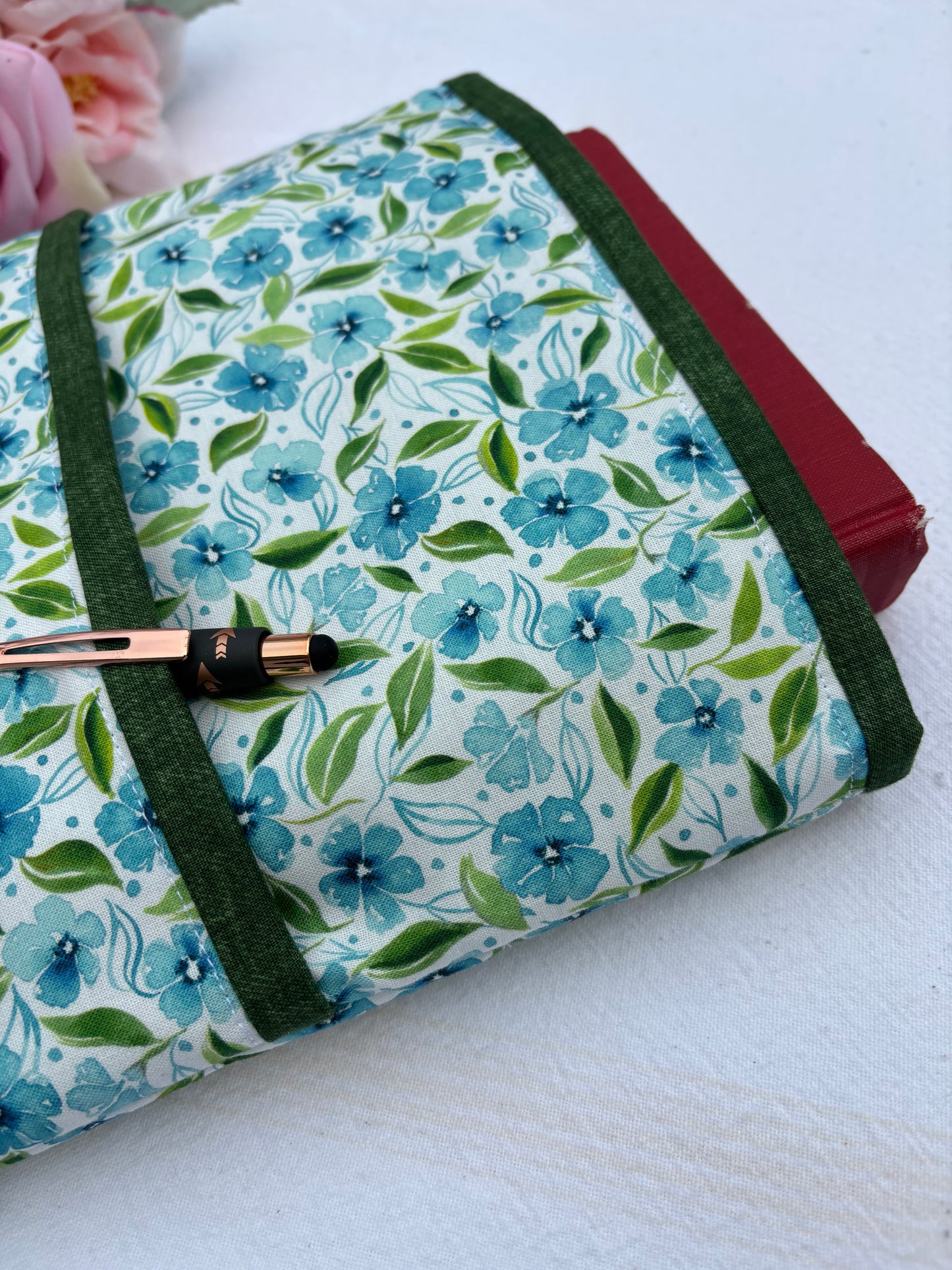 Book sleeve with pockets / Book pouch with pockets
